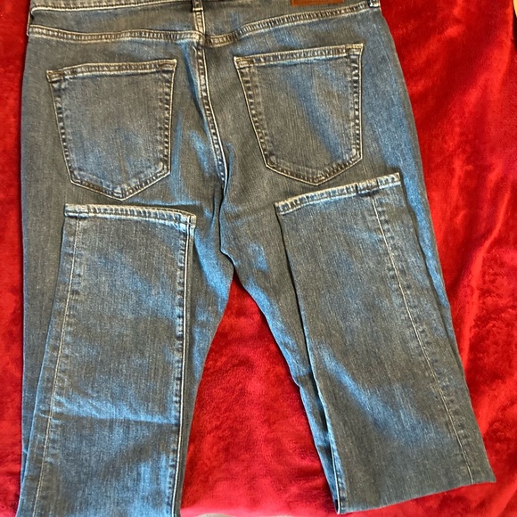 Abercrombie and Fitch men’s super skinny stretch jeans in medium denim. - Picture 3 of 7